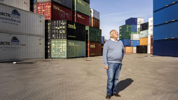 Layland Barker, adm. direktør i Titan Containers, har stor succes med at udleje gamle skibscontainere til andre gøremål. Derfor skal området fylde mere i forretningen. Arkivfoto: Simon Fals