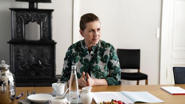 Statsminister Mette Frederiksen varslede ved Folketingets afslutningsdebat “historisk få penge” i en kommende 2030-plan. Foto: Nina Pilgaard