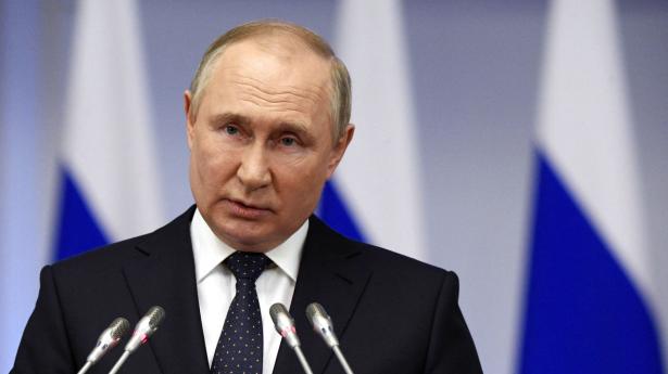 Vladimir Putin holder mandag tale i forbindelse med den russiske nationaldag, der markerer Sovjetunionens sejr over Nazityskland i 1945. Sputnik/Reuters/Ritzau Scanpix