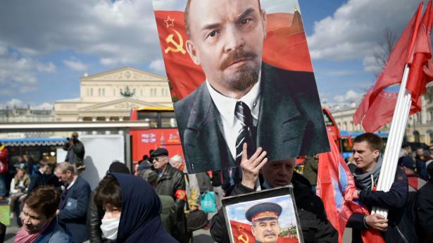 Skylden for et truende kollaps i Rusland går tilbage til tiden før Lenin og Stalin. Foto: Natalia Kolesnikova/AFP/Ritzau Scanpix