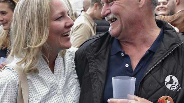 Bryggerimedarbejderen Arne Juhl blev billedet på Arne-pensionen. Han ses her med Ida Auken (S). Arkivfoto: Philip Davali/Ritzau Scanpix