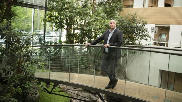 Søren Verup fra Beierholm Finansiel Rådgivning forklarer, hvordan skatten på de forskellige opsparingsformer i høj grad påvirker afkastet. Foto: Sofia Busk
