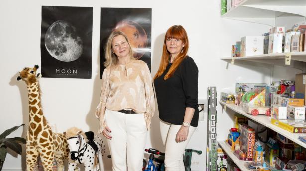 Ann Riemer (t.h.) og Jane Vestergaard stiftede i 2005 Legeakademiet, fordi de ville være fri af faste arbejdstider. I 2019 købte kapitalfondsejede Creativ Company 51 pct. af virksomheden. Foto: Anne-Dorthe Søgaard Jensen