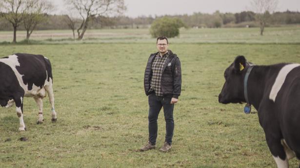 Landmand Jesper Arnth har i en lang årrække investeret i at arbejde mere klimavenligt. Foto: Michael Drost-Hansen