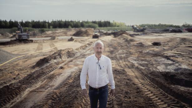 Carsten Pedersen er formand og medejer af Welcon, der er i gang med at bygge sin første fabrik i USA. Her ses han på den danske fabrik i Give. Foto: Michael Drost-Hansen