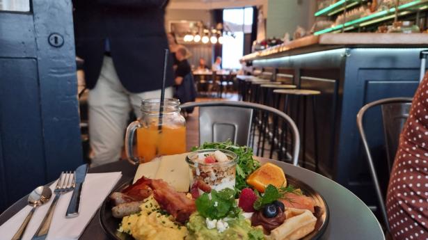 Der er trængsel på The Union Kitchen's morgenmadstallerkenen.
