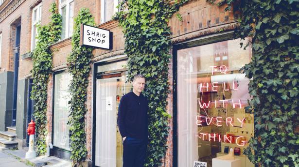 Som nyuddannet solgte David Shrigley på den lokale pub bøger fyldt med sine tegninger. Startprisen var 30 kr. Foto: Thomas Nielsen