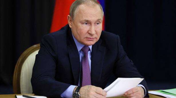 Præsident Vladimir Putin er blevet tykkere i ansigtet, og det opfattes som tegn på behandling mod f.eks. leukæmi.  Foto: Mikhail Metzel/AFP/Ritzau Scanpi