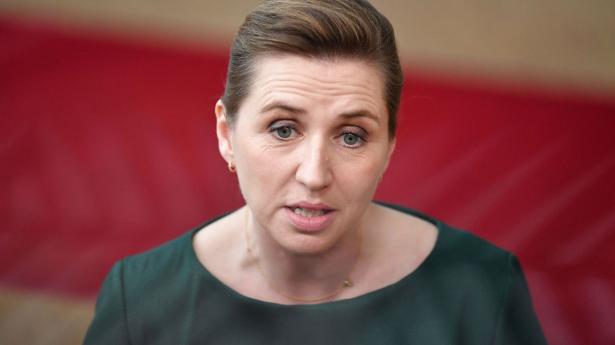 Mette Frederiksen siger i Bruxelles mandag, at det russiske krav om betaling i rubler for gas er “uacceptabelt”. Foto: John Thys/AFP/Ritzau Scanpix