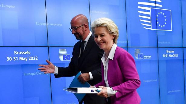 Fra EU-lederne Ursula von der Leyen og Charles Michel er der begejstrede reaktioner efter den danske folkeafstemning. Foto: John Thys/AFP/Ritzau Scanpix