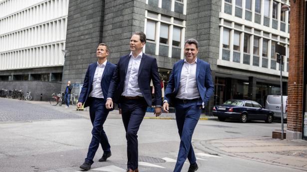 Fra venstre: Per Frederiksen, managing partner, Anders Stensbøl, investeringsdirektør i Velliv og Carsten Grøhn, managing partner. Foto: Simon Fals