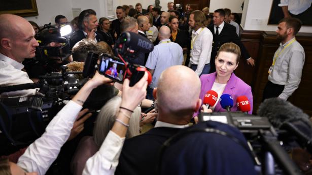 Tilbage i februar, før krigen brød ud, ville de færreste formentlig have spået, at Mette Frederiksen 1. juni ville blive den statsminister, der afskaffede forsvarsforbeholdet. Foto: Philip Davali/Ritzau Scanpix
