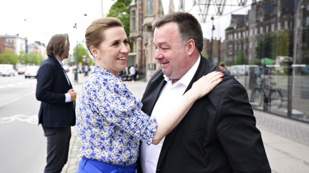 SAS-krisen har vist sig at have en evne til at skille vandene og vennerne. Statsminister Mette Frederiksen (S) og metalformand Claus Jensen har begge to nøgleroller i sagen – og mange hensyn, de skal balancere. Foto: Philip Davali/Ritzau Scanpix