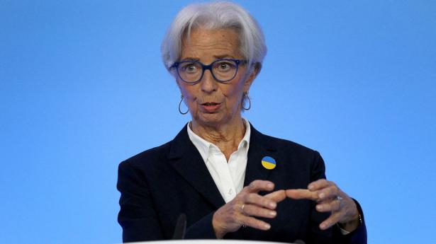 ECB-chefen Christine Lagarde er ikke meget for at tale om et stort rentehop til juli, men det vil to kollegaer gerne. Arkivfoto: Pool/Reuters/Ritzau Scanpix