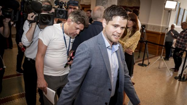 Andreas Steenberg, politisk ordfører for De Radikale, var partiets repræsentant torsdag. Partiets leder, Sofie Carsten Nielsen, var fraværende. De Radikale kan blive afgørende for statsministerens fremtid. Foto: Mads Claus Rasmussen/Ritzau Scanpix