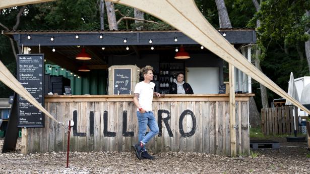 I Sejerøbugten har tidligere reklamemand Lau Sass skabt det eksklusive strandhotel Lillero sammen med sin kone Michelle. Foto: Nina Pilgaard