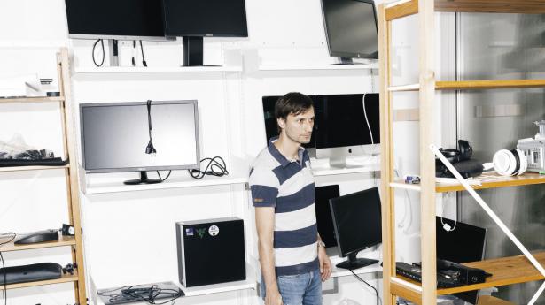 Jacob Sherson, professor i Institut for Virksomhedsledelse ved Aarhus Universitet skal sammen med kolleger blandt andet bidrage med analyser af, hvilke brancher og sektorer, der vil have mest gavn af at forberede sig til kvantecomputere. Foto: Tobias Nicolai