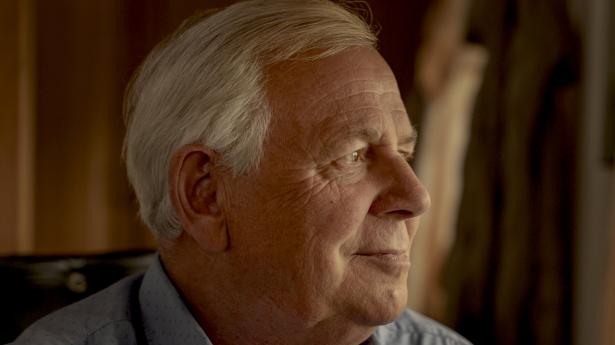 75-årige Benny Berdino har været direktør for Cirkus Arena i 46 år. “Der var ikke en krone på kontoen, da min far døde. Men jeg stod op kl. 4 om morgenen, jeg var ædruelig, og jeg passede mine ting, selvom jeg ikke var særlig god til det med budgetter.” Fotos: Anne-Dorthe Søgaard Jensen