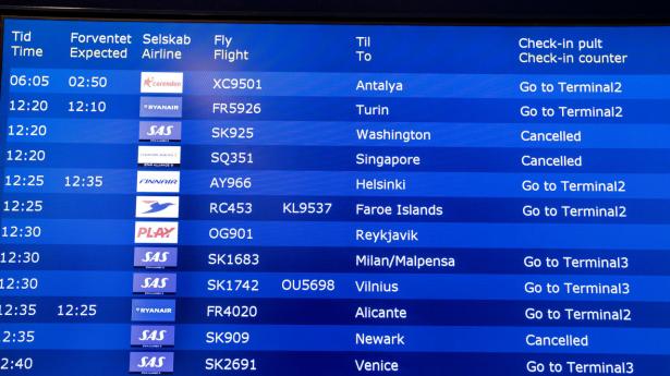 “Cancelled”, altså aflyst, stod der på mange skilte i lufthavne ud for SAS i sommer, og det koster i kvartalsregnskabet. Arkivfoto: Ritzau Scanpix.