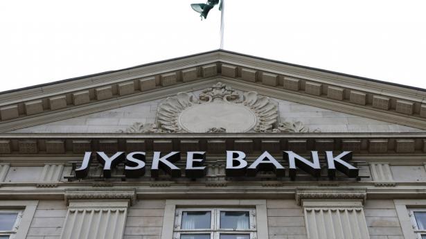 Finanstilsynet har ikke mulighed for at udstede bøder, hvis bankerne ikke følger påbud om at stramme op på hvidvaskberedskabet. Derfor var myndigheden nødt til at politianmelde Jyske Bank tidligere på ugen for at sætte trumf på sine krav, mener lektor Kalle Rose. Arkivfoto: Andrew Kelly/Reuters