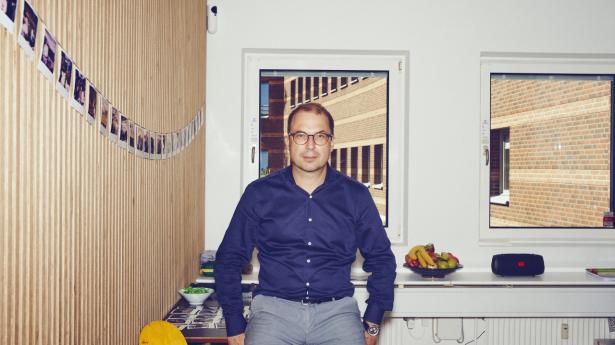 AI-platformen Muninn oplevede sidste halve år en omsætningsvækst på 300 pct. og forventer en yderligere tredobling af indtjeningen det næste år. Direktør og stifter Andreas Wehowsky tror på, at Muninn kan udvikle sig til en europæisk unicorn inden for syv år. Foto: Thomas Nielsen