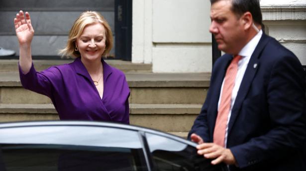 Liz Truss blev mandag valgt som ny konservativ partileder og ny britisk premierminister. Hun har i valgkampen lagt en hård kurs i spørgsmålet om brexit og forholdet til EU. Foto: Hannah McKay/Reuters/Ritzau Scanpix
