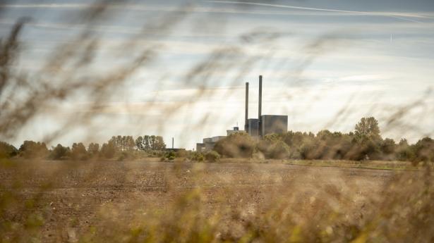 Barsebäcks tidligere atomkraftværk er stadig under nedrivning, men den svenske regering har fremlagt planer om at bygge et nyt atomkraftværk kun 15 km fra de gamle reaktorer. Arkivfoto: Mads Claus Rasmussen/Ritzau Scanpix