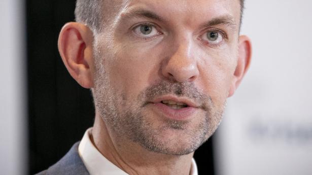 Skatteminister Jeppe Bruus sammenligner landbruget med industri, hvor nogle arbejdspladser måske vil forsvinde, men hvor den grønne omstilling skal udvikle produktionen. Arkivfoto: Liselotte Sabroe/Ritzau Scanpix