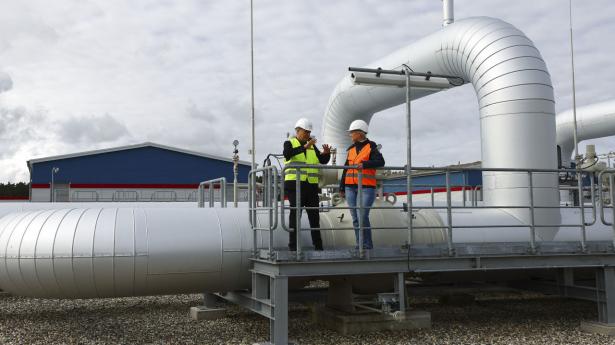 Økonomiminister Robert Habeck og ministerpræsident i Mecklenburg-Vorpommern Manuela Schwesig besøger en ny lng-terminal i Lubmin. Arkivfoto: Fabrizio Bensch/Reuters/Ritzau Scanpix Germany