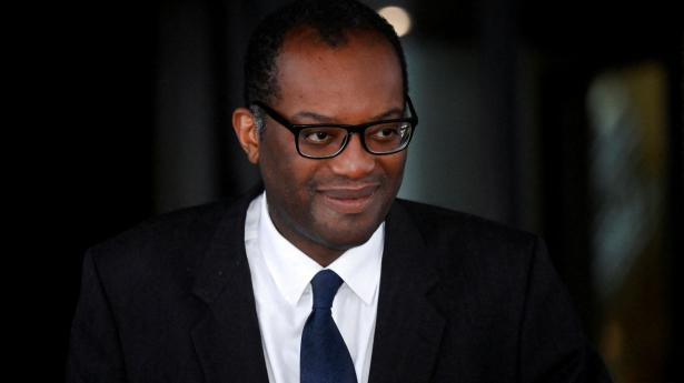 Den britiske finansminister, Kwasi Kwarteng, svarede tirsdag på spørgsmål i parlamentet og stod fast på, at skattelettelser er vejen frem. Arkivfoto: Toby Melville/Reuters/Ritzau Scanpix