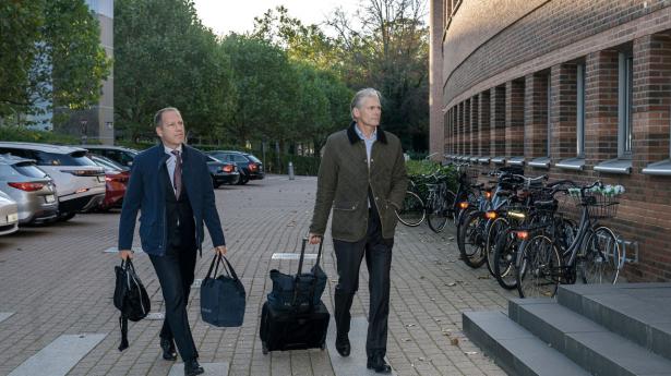 Thomas Borgens (th) og forsvarsadvokat Peter Schradieck (tv) ses her på vej til retten i Lyngby mandag. Foto: Esther Kofoed Sørensen