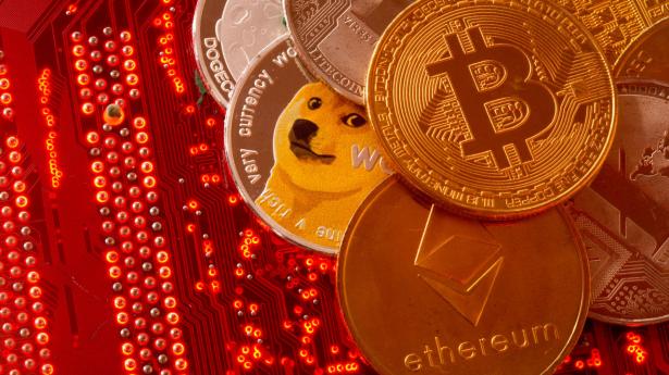 Kryptovalutaen bitcoin og blockchainen Ethereum faldt med 15 pct. i løbet af tirsdagens handler, hvilket sendte en chokbølge gennem kryptomarkedet. Arkivfoto: Dado Ruvic/Reuters/Ritzau Scanpix