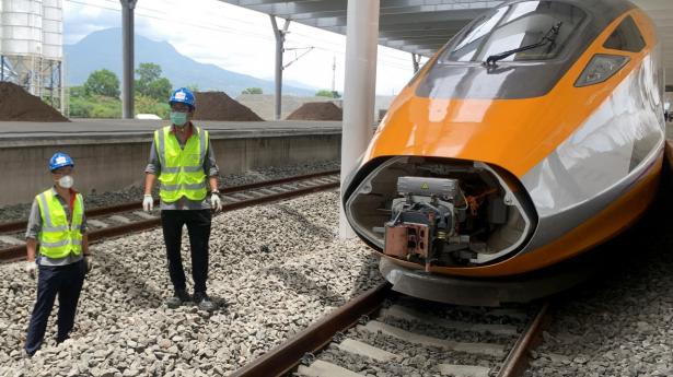 Kina sælger hurtige Electric Multiple Unit som led i Belt and Road-projektet. Men økonomien kører langsomt. Foto: Yuddy Cahya/Reuters/Ritzau ScanpixI