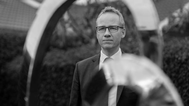 “Det er klart, at med de store negative forandringer, problemer og nedskrivninger, som vi har set hos Ørsted, så har man brug for – også over for omverdenen – at signalere, at nu tager man fat om problemerne,” siger Jacob Pedersen, aktieanalysechef hos Sydbank, om de to Ørsteds-direktørers exit. Arkivfoto: Esther Kofoed Sørensen