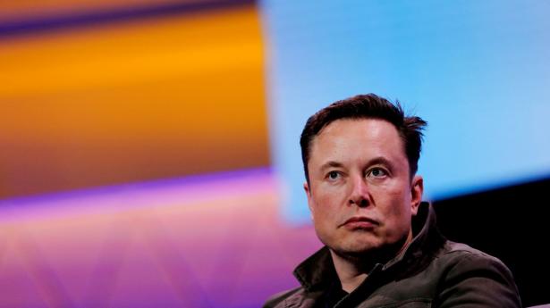 Tesla-stifter Elon Musk spår en langvarig recession. Foto: REUTERS/Mike Blake/File Photo