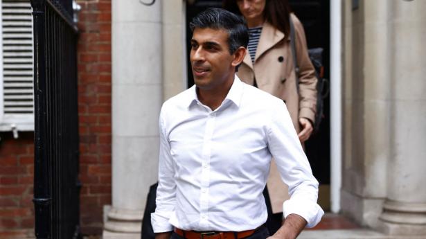 Rishi Sunak håber, at Boris Johnson fortsat vil bidrage med alt det, han kan, selvom Johnson har meddelt britiske medier, at han ikke stiller op til den konservative formandskamp. Foto: Henry Nicholls/Reuters/Ritzau Scanpix
