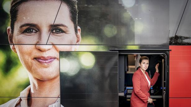 Statsminister Mette Frederiksen (S) tager allerede nu hul på tiden efter valget den 1. november. Hun er klar med sine bud på, hvad en bred regering som det første skal tage fat på. Foto: Mads Claus Rasmussen/Ritzau Scanpix