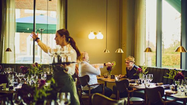 Caféer og restauranter, der vil hente udenlandsk arbejdskraft, skal sikres hurtigere og mere effektiv sagsbehandling, er meldingen fra ny regering. Arkivfoto: Thomas Nielsen