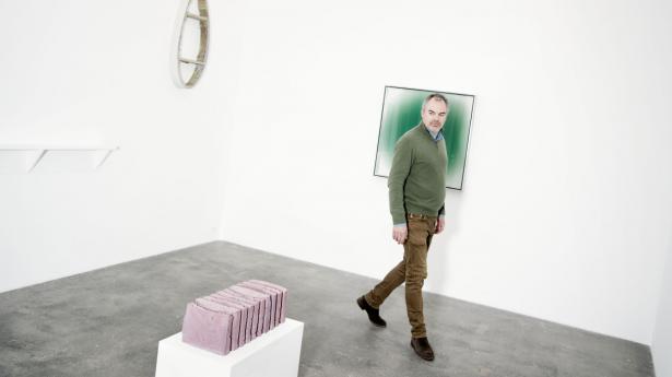 Galleriernes vilde udvikling gennem 25 år: fra brugtvognshandler til kunstneragent og kurator for store samlere