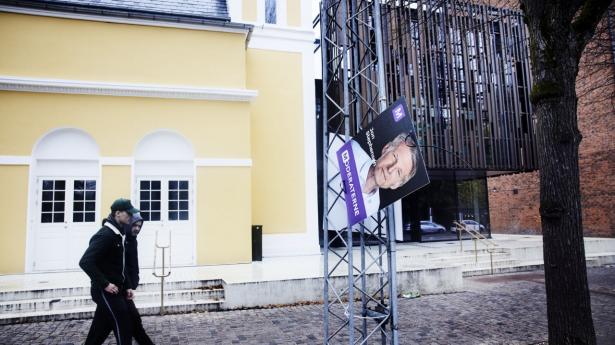 Jon Stephensen (M), der her ses på en valgplakat, er blevet bortvist fra sit tidligere job som teaterchef. Teatret mener, han har forfalsket en underskrift. Arkivfoto Jens Astrup/Ritzau Scanpix