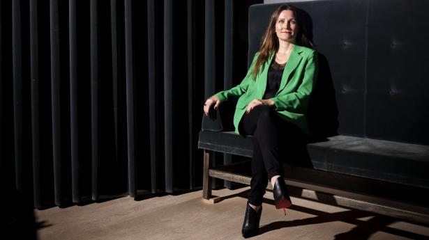 På en fisketur med sin daværende kæreste fik historiestuderende Louise Herping Ellegaard idéen til at lave online undervisningsmateriale til folkeskolen. Idéen blev til Clio, som senere blev solgt for et trecifret millionbeløb. Foto: Simon Fals