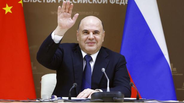 Ruslands premierminister, Mikhail Misjustin, vinker glad til sin kinesiske kollega på en videokonference på det 27. møde mellem regeringscheferne, mandag. Foto: Dmitry Astakhov/AFP/Ritzau Scanpix
