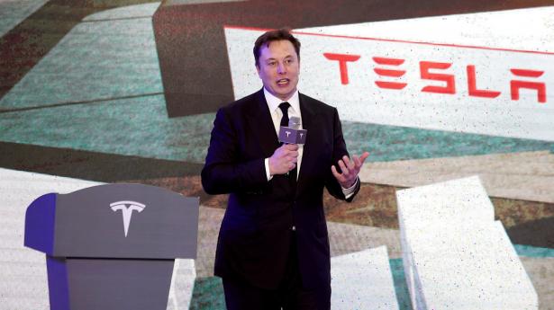Elon Musk, stifter og topchef i Tesla, købte efter et tumultarisk forløb det sociale medie Twitter for godt tre måneder siden. Siden da nedsmeltede Tesla-aktien. Arkivfoto: Aly Song/Reuters/Ritzau Scanpix