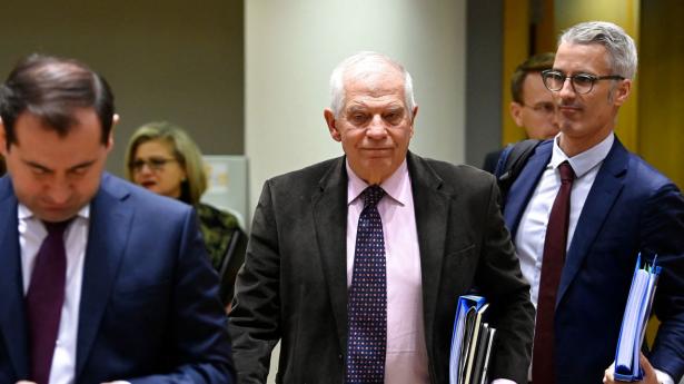 EU-landene har mandag vedtaget nye sanktioner mod Iran, men arbejder stadig på en ny sanktionspakke mod Rusland, oplyser udenrigschefen Borrell (midtfor). Foto: John Thys/AFP/Ritzau Scanpix
