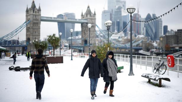 Sådan ser London ud i dag mandag den 12. december. Sne og kulde får elpriserne til at stige dramatisk. Foto: Henry Nicholls/Reuters/Ritzau Scanpix