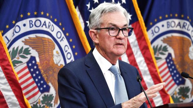 Fed-chef Jerome Powell på talerstolen onsdag. Tirsdag kunne han glæde sig over, at inflationen faldt for femte måned i træk i USA. Foto: Nicholas Kamm/AFP/Ritzau Scanpix
