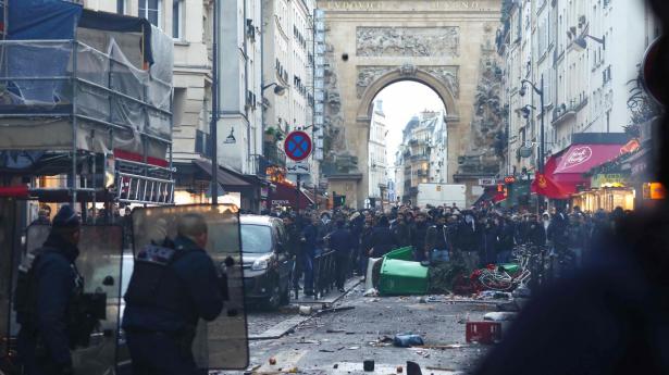 Tre personer blev dræbt og tre såret af skud ved et angreb i det 10. arrondissement i det centrale Paris. Foto: Thomas Samson/AFP/Ritzau Scanpix