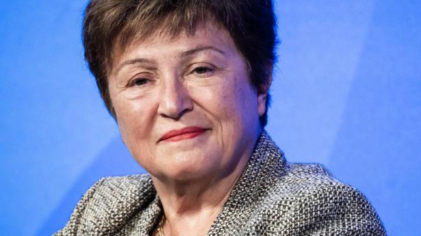 Chefen for Den Internationale Valutafond (IMF) Kristalina Georgieva var én blandt flere topøkonomer, som fredag deltog i en debat om udsigterne for verdensøkonomien. Debatten fandt sted under World Economic Forum i Davos. Arkivfoto: Fabrice Coffrini/AFP/Ritzau Scanpix