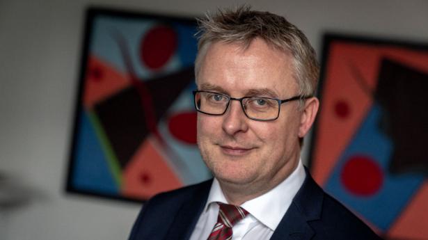 “Danmark har en unik fødevareindustri, og der er gennem hele vores fødevareværdikæde et stort fokus på at bidrage til en fortsat bæredygtig og innovativ udvikling, udtaler fødevareminister Jacob Jensen (V). Arkivfoto: Ida Marie Odgaard/Ritzau Scanpix