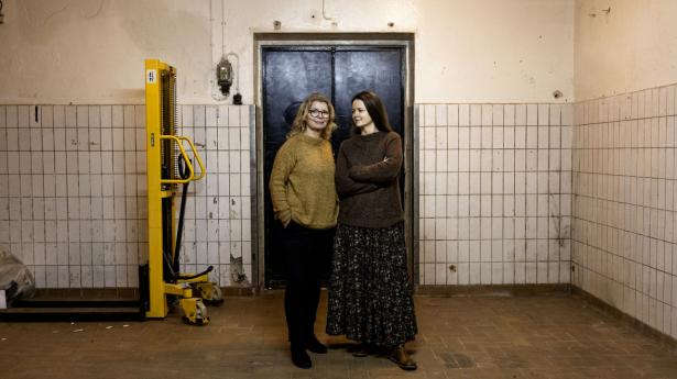 Heidi Bach Johannesen (t.v.) og Pia Johannesen stiftede Krea Deluxe i 2015 efter selv at have ledt forgæves efter bæredygtigt garn. Foto: Simon Fals